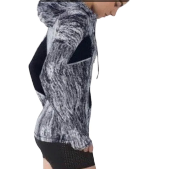 ** 🍋Lululemon RunBeam Lightweight BLACK N WHITE PRINT Hoodie - Picture 2 of 9